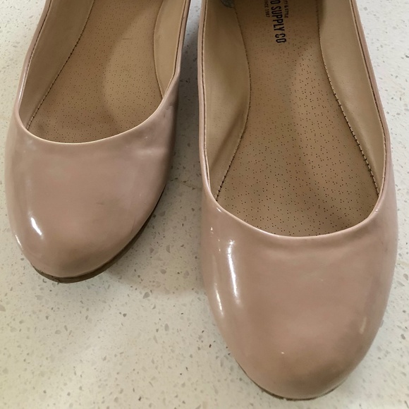 Mossimo shiny beige ballet flats size 7 - Picture 2 of 5